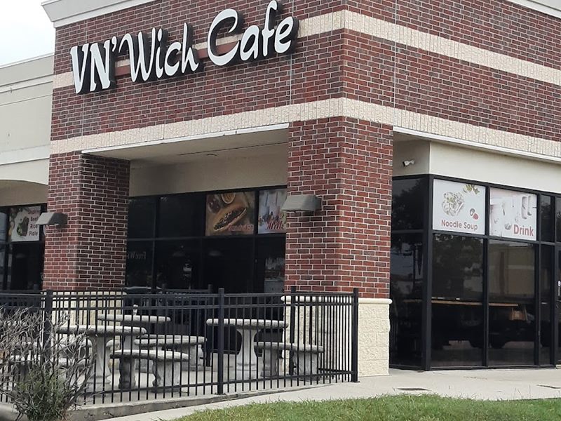 Vn'Wich Cafe exterior